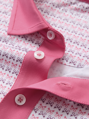 Detail view of collar on keys pattern stylish full print contrast collared golf polo shirts